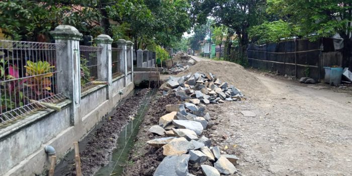Pengawas jangan tutup mata, Pekerjaan Proyek Di Desa Astanalanggar Kecamatan Losari Di Duga Tak Jelas. 8 IMG 20230107 WA0102