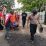 Peduli Kondisi Jalan Rusak, Kapolsek Sukahaji Bersama Warga Kerja Bakti Timbun Jalan Berlubang