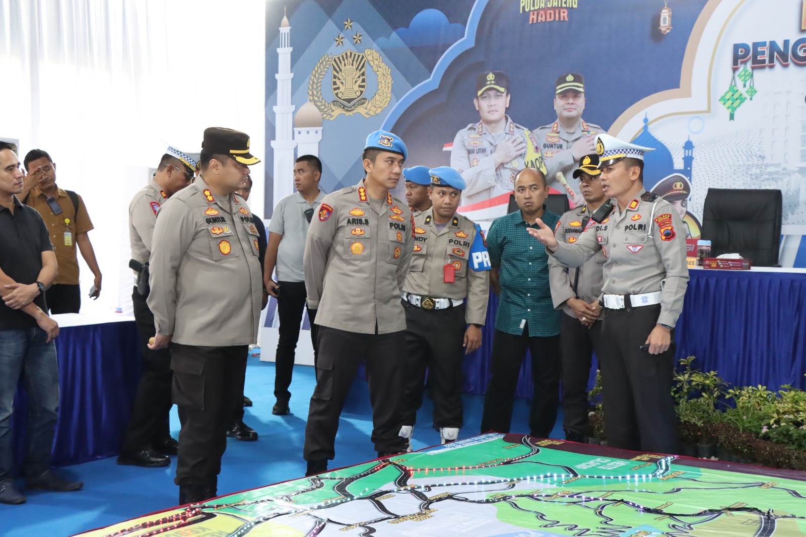 Kabid Propam Polda Jateng Pantau Pengamanan Ops Ketupat Candi 2023 di Pos Terpadu Pejagan Brebes 9 IMG 20230416 WA0028