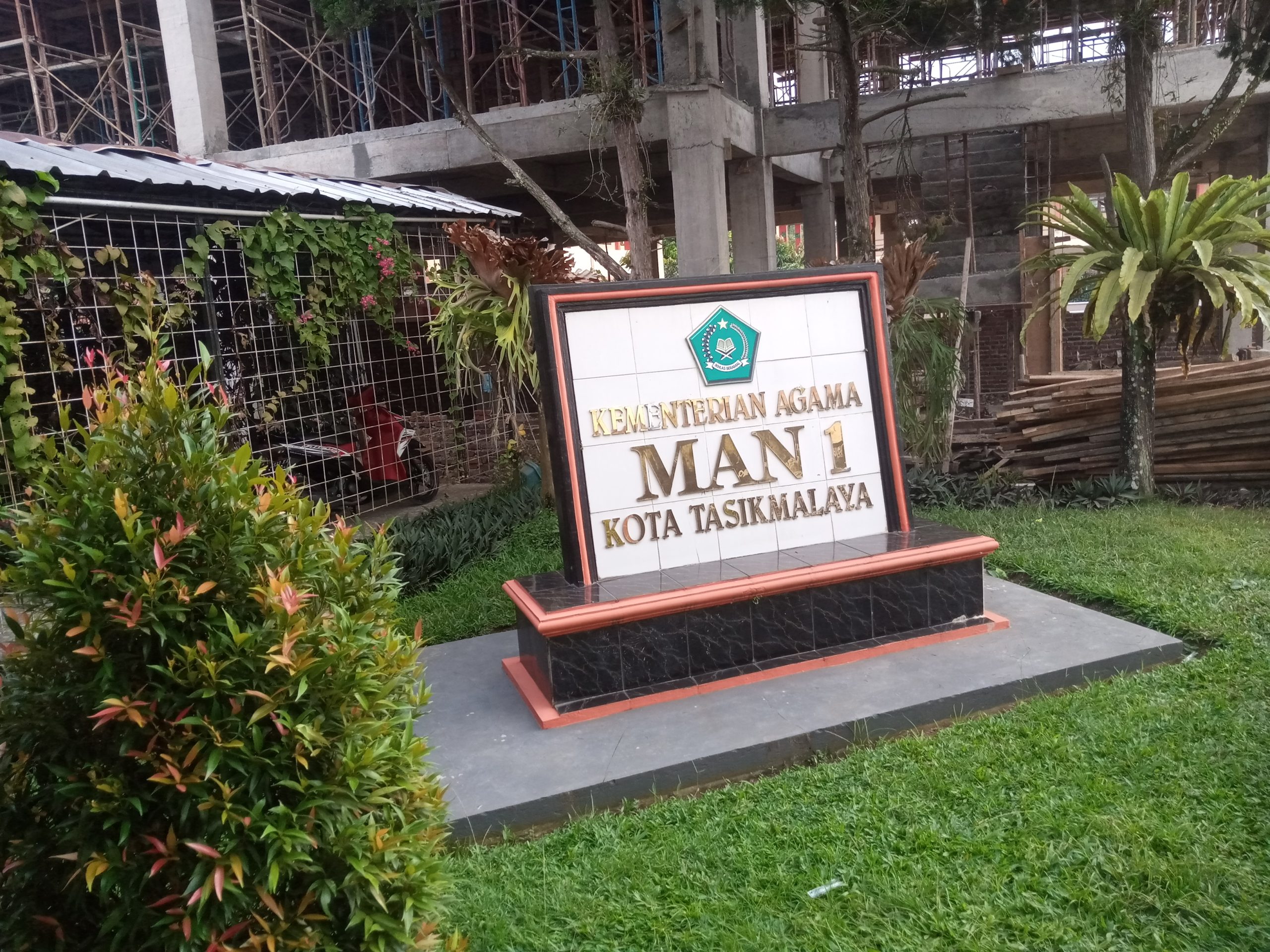 H.Hasan Sanusi MAg Sukseskan Bantuan SBSN Untuk MAN I Kota Tasikmalaya 5 IMG 20230529 154543 069 1 scaled