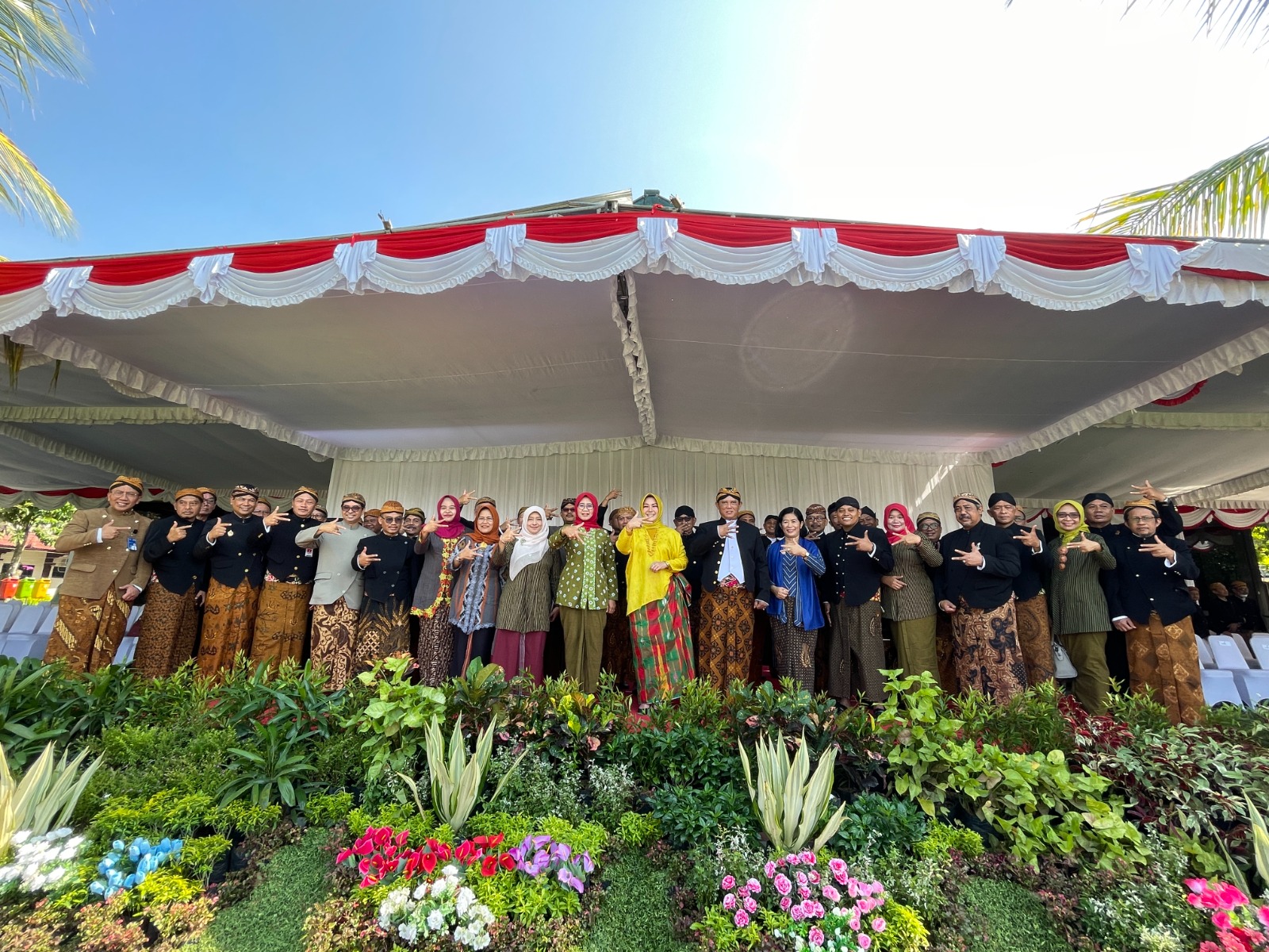 Pimpin Upacara Pakai Pakaian Adat Bugis, Bupati Klaten : Bersatu Padu Membentuk Indonesia. 9 IMG 20230602 WA0012