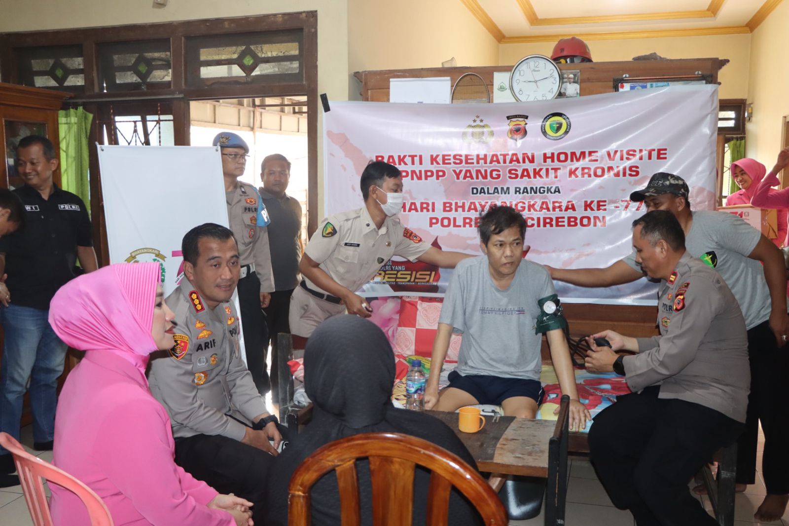 Bakti Kesehatan Dalam Rangka Hari Bhayangkara, Kapolresta Cirebon Jenguk Para Anggota yang Sakit 8 IMG 20230616 WA0056 1