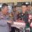 Surprise Hari Bhayangkara Ke-77, Danramil 1604 Kejaksan Berikan Kue Ulang Tahun ke Polsek Utbar