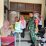 Babinsa Kemlayan Bantu Pendistribusian Beras Bagi Warga Penerima PKH