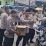 Polsek Kesambi Bagikan Takjil Jelang Buka Puasa Kepada Masyarakat