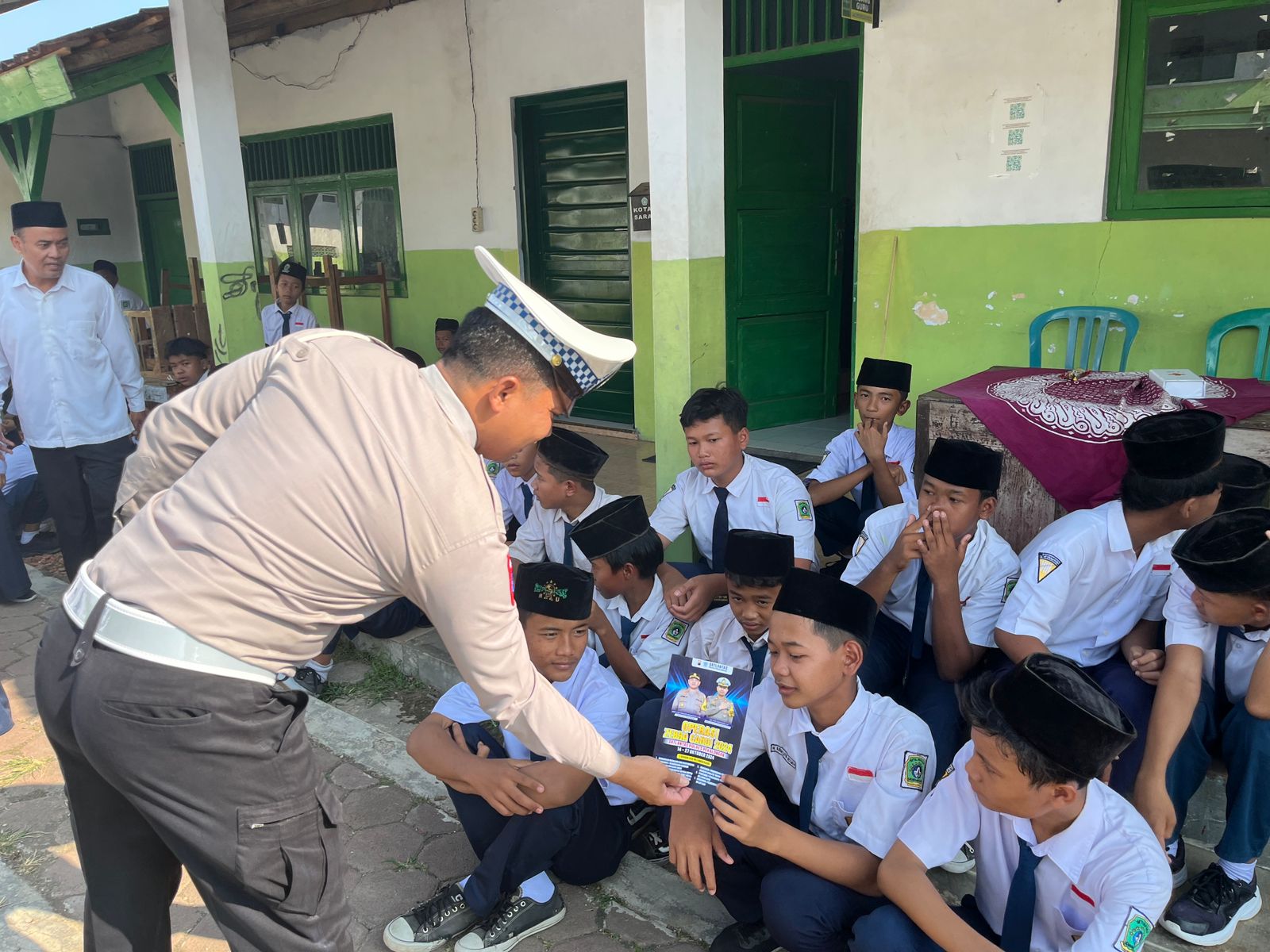 Police Goes to School, Satlantas Polres Pekalongan Ajak Siswa-Siswi MTs Ma' arif Karanganyar Tertib Berlalu Lintas 8 IMG 20241022 WA0021
