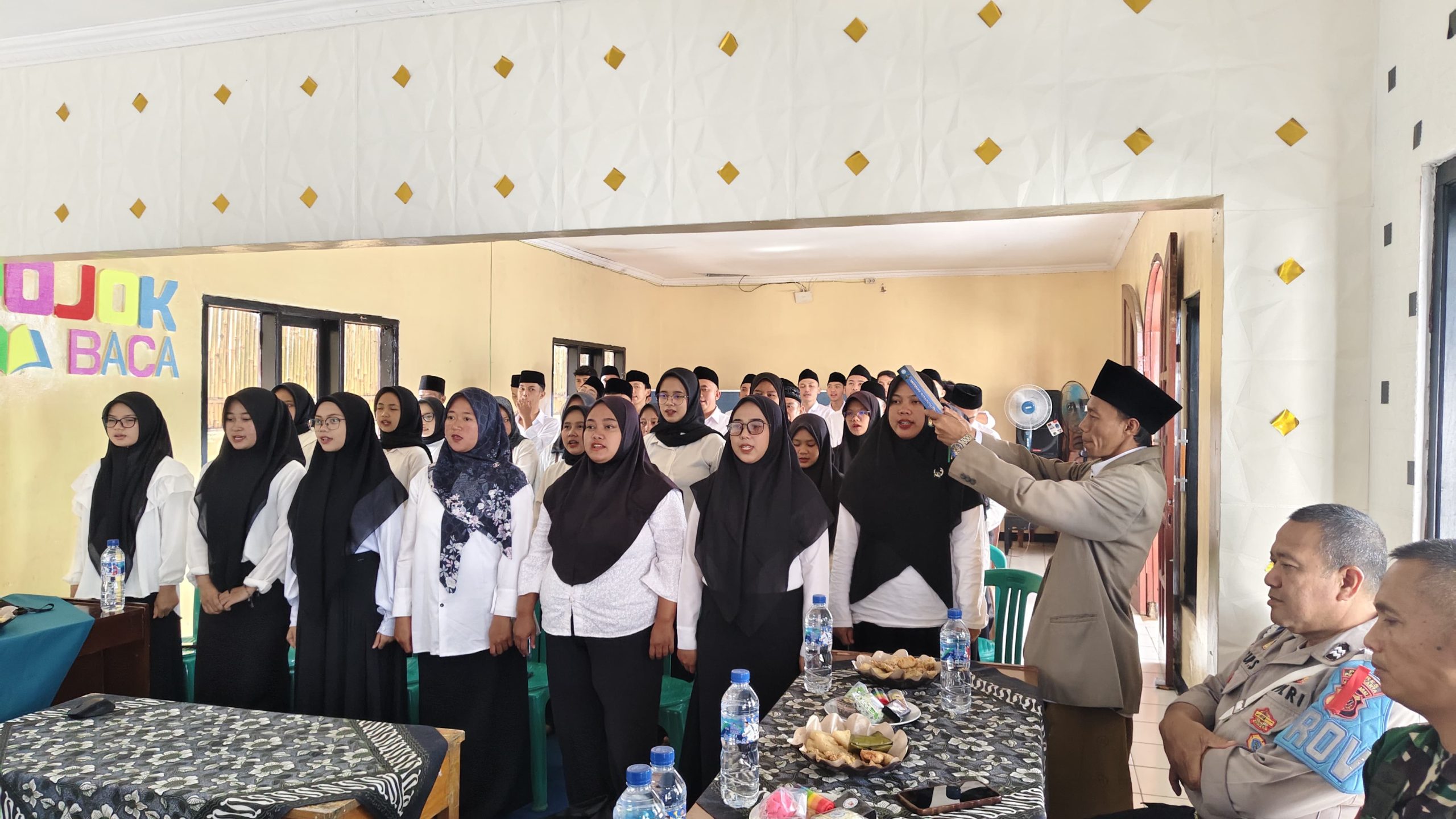 Sinergitas Tiga Pilar Hadiri Pelantikan KPPS Pilkada 2024 di Desa Neglasari 8 IMG 20241107 WA0031 scaled