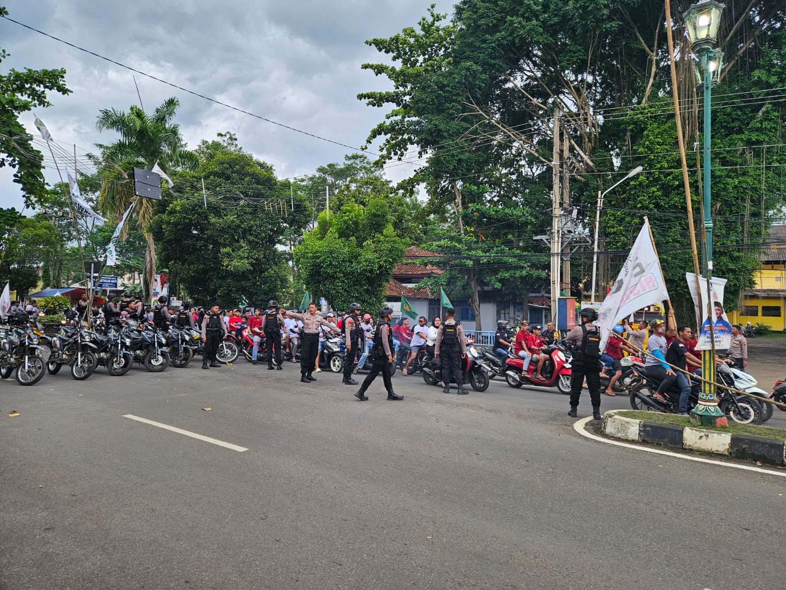 Gelaran Kampanye Terbuka 2 Paslon Cabup dan Cawabup Berjalan Aman dan sukses Berkat Kesiapan Polres Pekalongan 9 IMG 20241124 WA0046