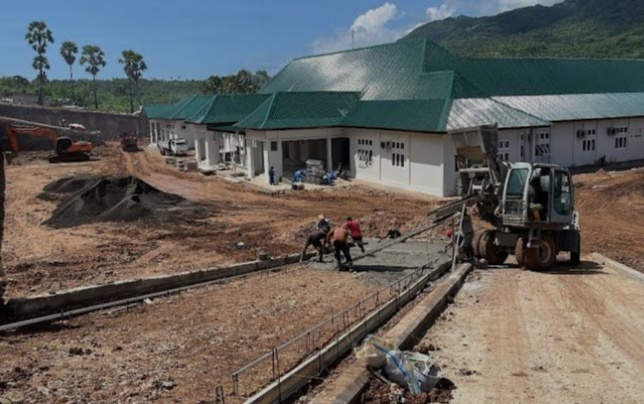 Bangunan RSU Pratama Solor Retak, Kontraktor Salahkan Tanah dan Batu. 9 IMG 20250110 WA0085