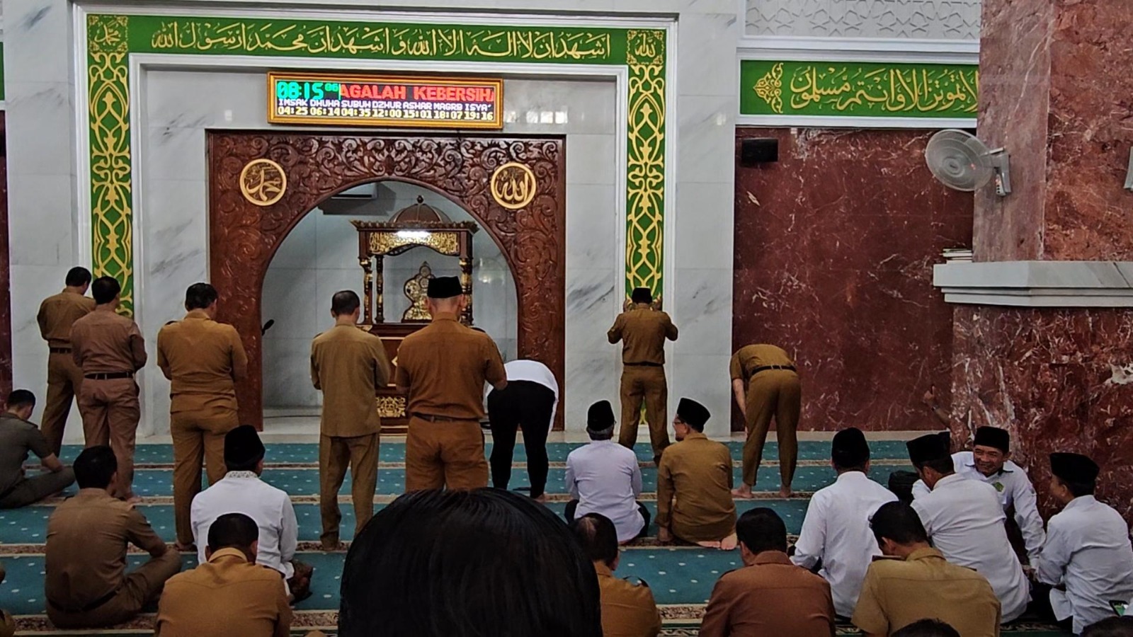 Bupati Majalengka, H. Eman Suherman Canangkan " Gerakan Ngantor Berduha 9 IMG 20250303 WA00451