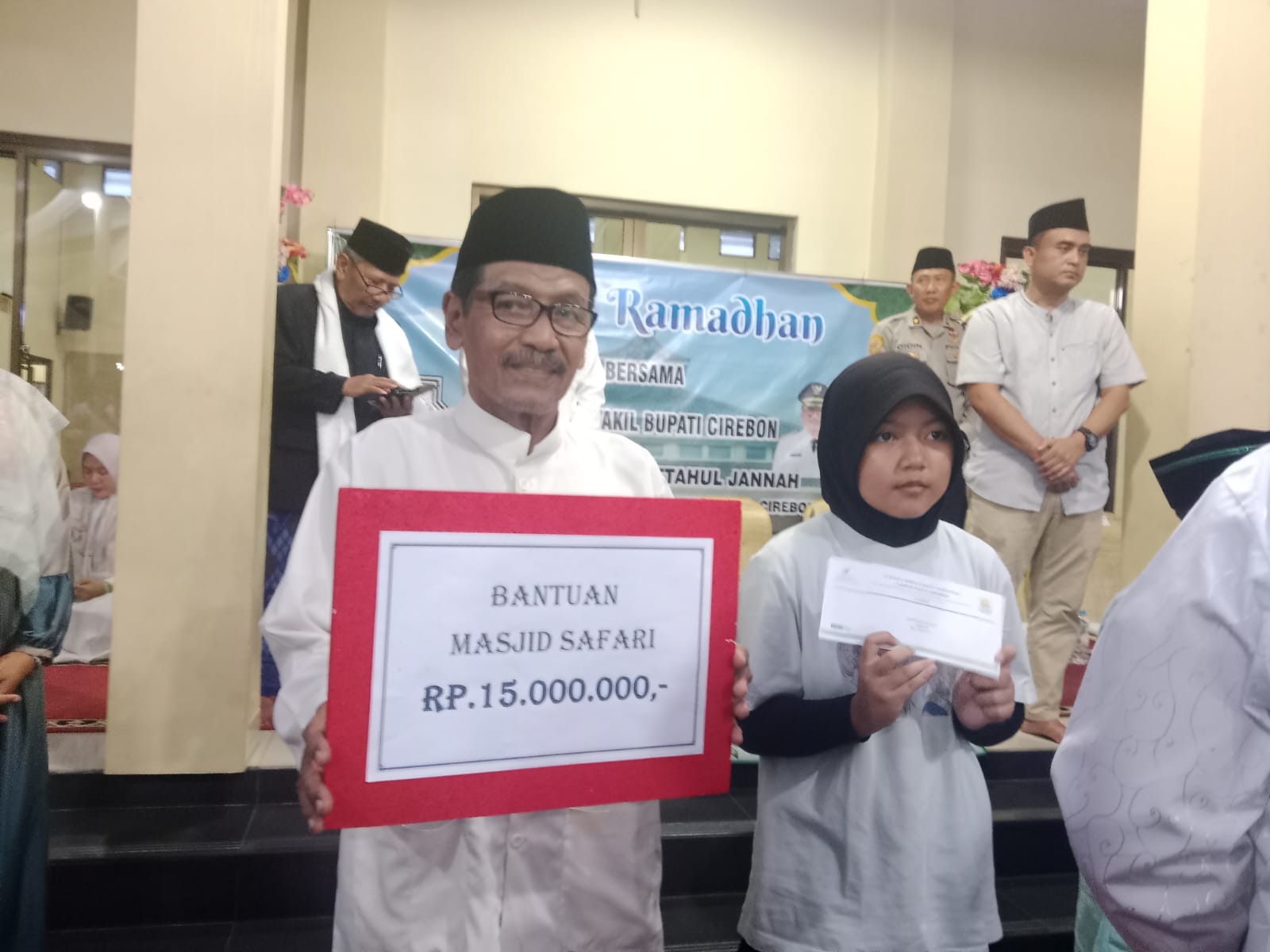 Wakil Bupati Hadiri Acara Safari Ramadhan Di Desa Banjarwangunan Kecamatan Mundu. 6 IMG 20250315 WA0023