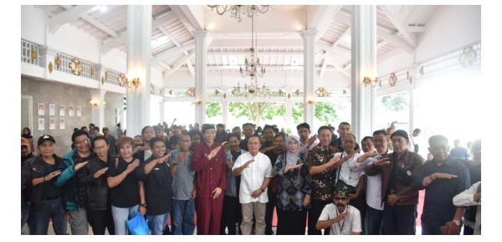 Jumpa pers bersama Bupati Dian dan Wabup Tuti kumpul Bareng Insan Pers di Pendopo 11 Screenshot 20250327 220459
