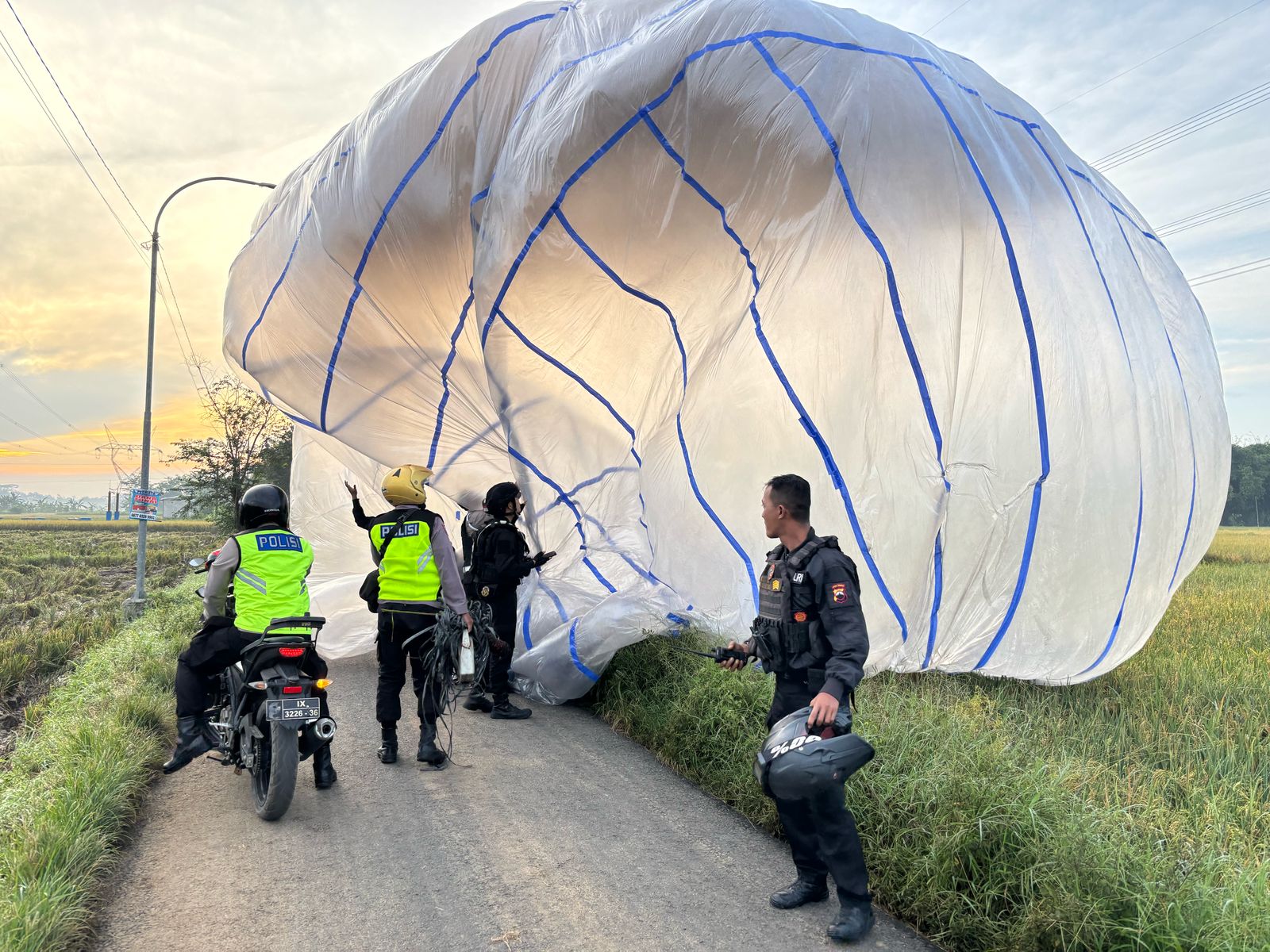 16 Balon Udara dan 85 Petasan Diamankan Polres Pekalongan di Hari 9 IMG 20250407 WA0042 1