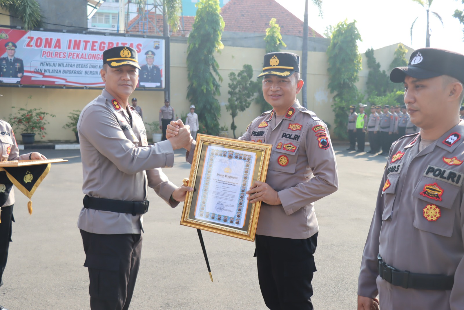 Personel Polres Pekalongan Kota Mendapatkan Reward dari Kapolres 9 IMG 20250519 WA0059