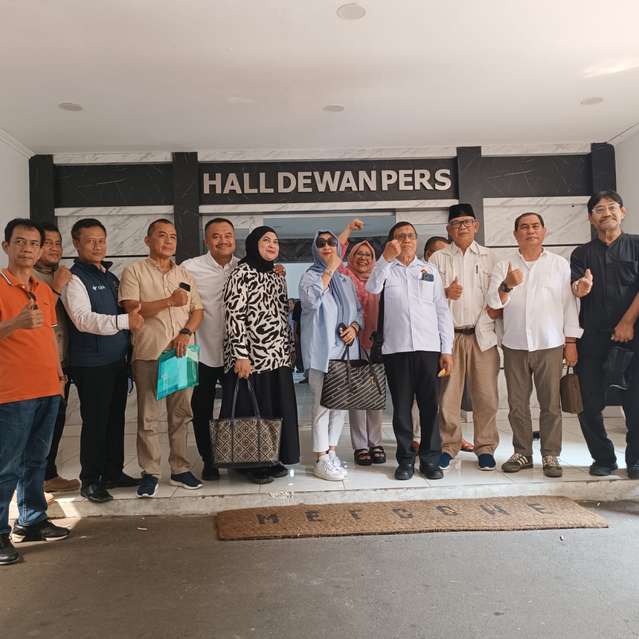 Hendry Ch Bangun Daftarkan Calon Ketua Umum PWI, Ajak Semua Anggota Bersatu Majukan PWI. 11 IMG 20250823 WA0215 1