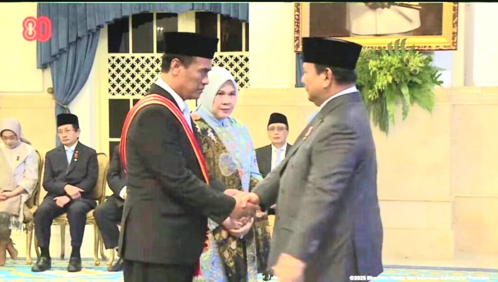 Mentan Amran Terima Anugerah Bintang Mahaputra Adipurna dari Presiden Prabowo 9 IMG 20250825 WA0215