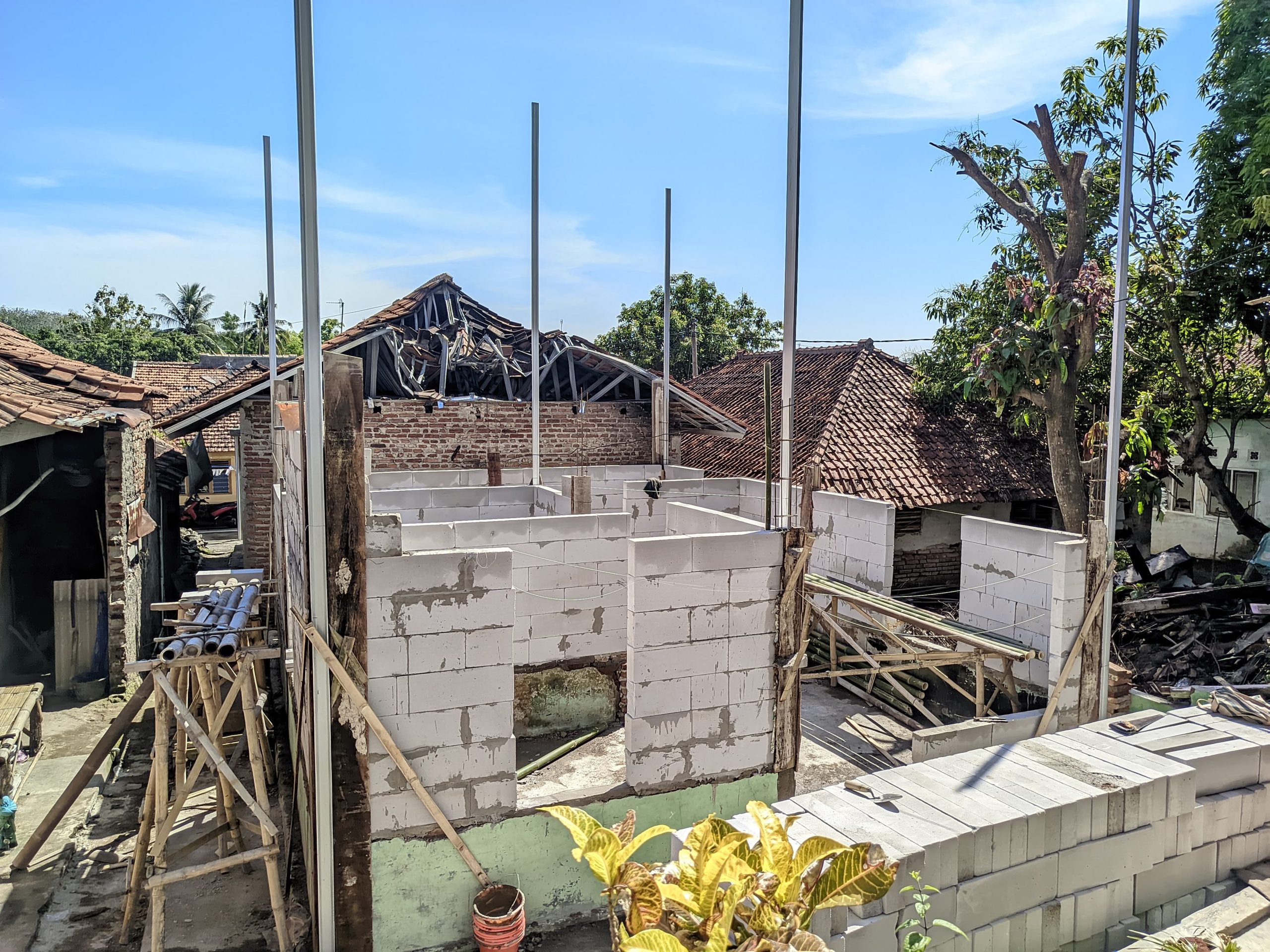 Rumah Warga Padarama Yang Terbakar Hingga Rata Dengan Tanah, kini dibangun kembali oleh LSM Pekat IB kuningan 11 IMG 20250905 WA0083 scaled