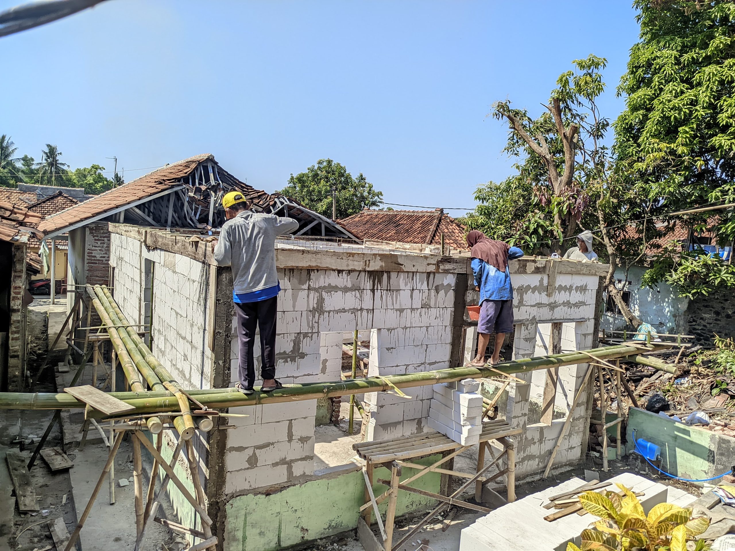 Rumah Warga Padarama Yang Terbakar Hingga Rata Dengan Tanah, kini dibangun kembali oleh LSM Pekat IB kuningan 12 IMG 20250905 WA0084 scaled