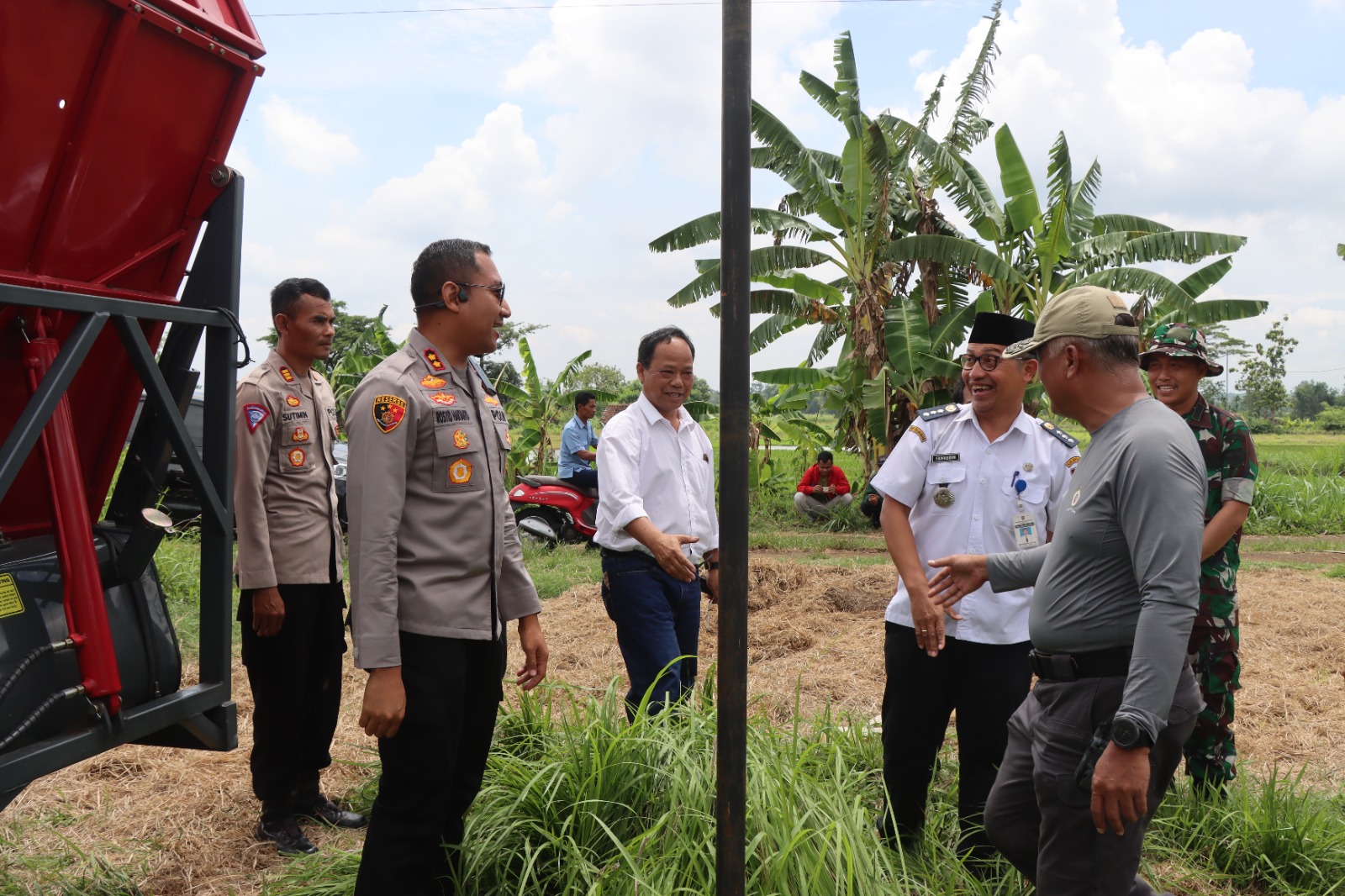 Kapolres Boyolali Bersama Brigjen TNI (Purn) Wirana dan Petani Lokal, Adakan Panen Jagung Secara Simbolis. 9 IMG 20251022 WA0150 1