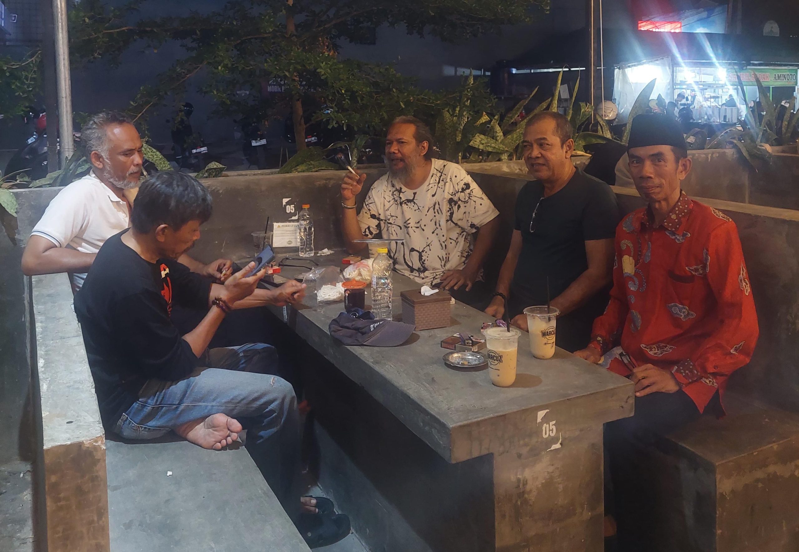 ARM mengajak Seluruh elemen Masyarakat Cirebon untuk Turun Aksi Bersama mendesak Agar APH segera menindaklanjuti kasus Revitalisasi TA. 2025 dan DAU TA. 2023 8 IMG 20251028 WA0075 scaled