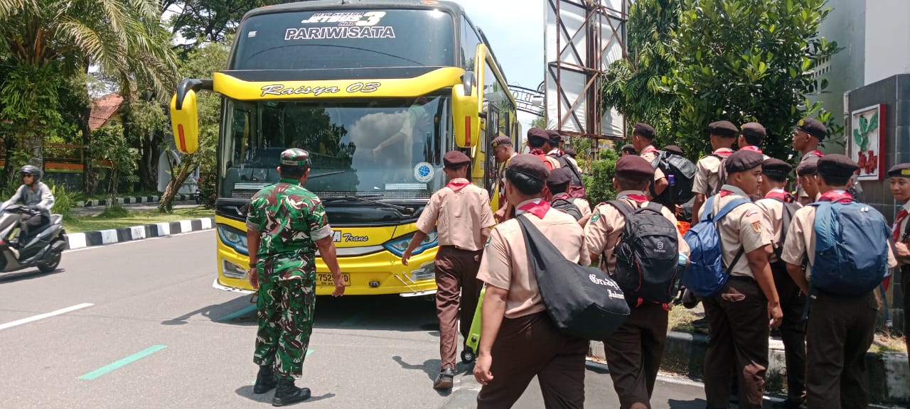 Kodim 0724/Boyolali Berangkatkan Siswa SMK Karya Nugraha Ikuti Kegiatan KKRI di Rindam IV/Diponegoro 8 IMG 20251101 WA0059
