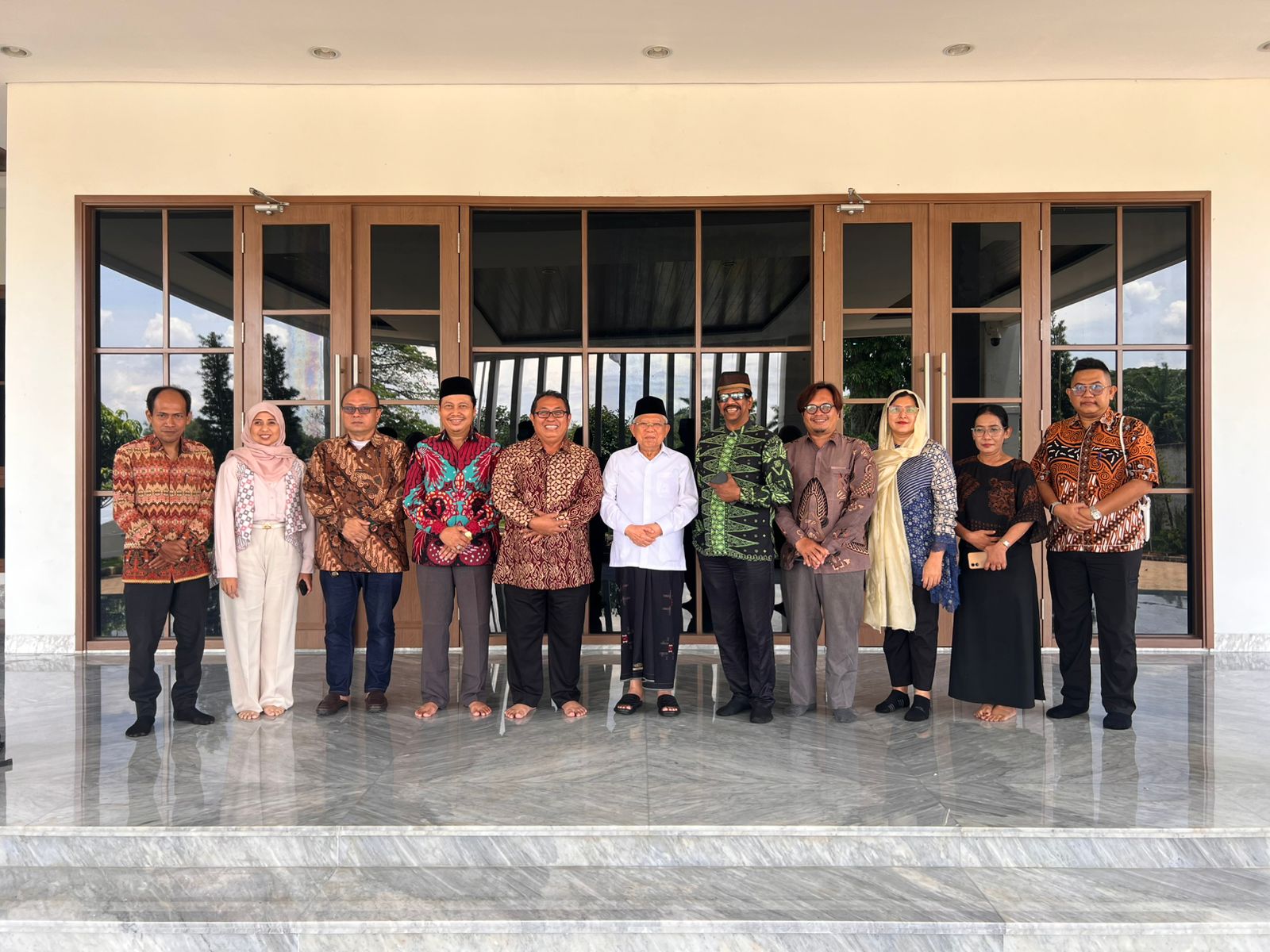 KH. Ma’ruf Amin Resmi Pimpin Dewan Penasehat SMSI Dukung Penguatan Ekosistem Media Siber Nasional dan HPN 2026 di Banten 9 IMG 20251104 WA0068