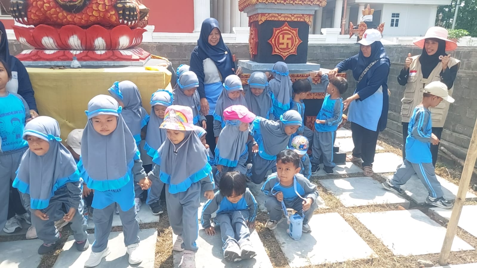 Tanamkan Nilai Kerukunan Dan Toleransi TK ABA Prambanan Outing Class Di Pusat Edukasi Kerukunan 9 IMG 20251104 WA0076