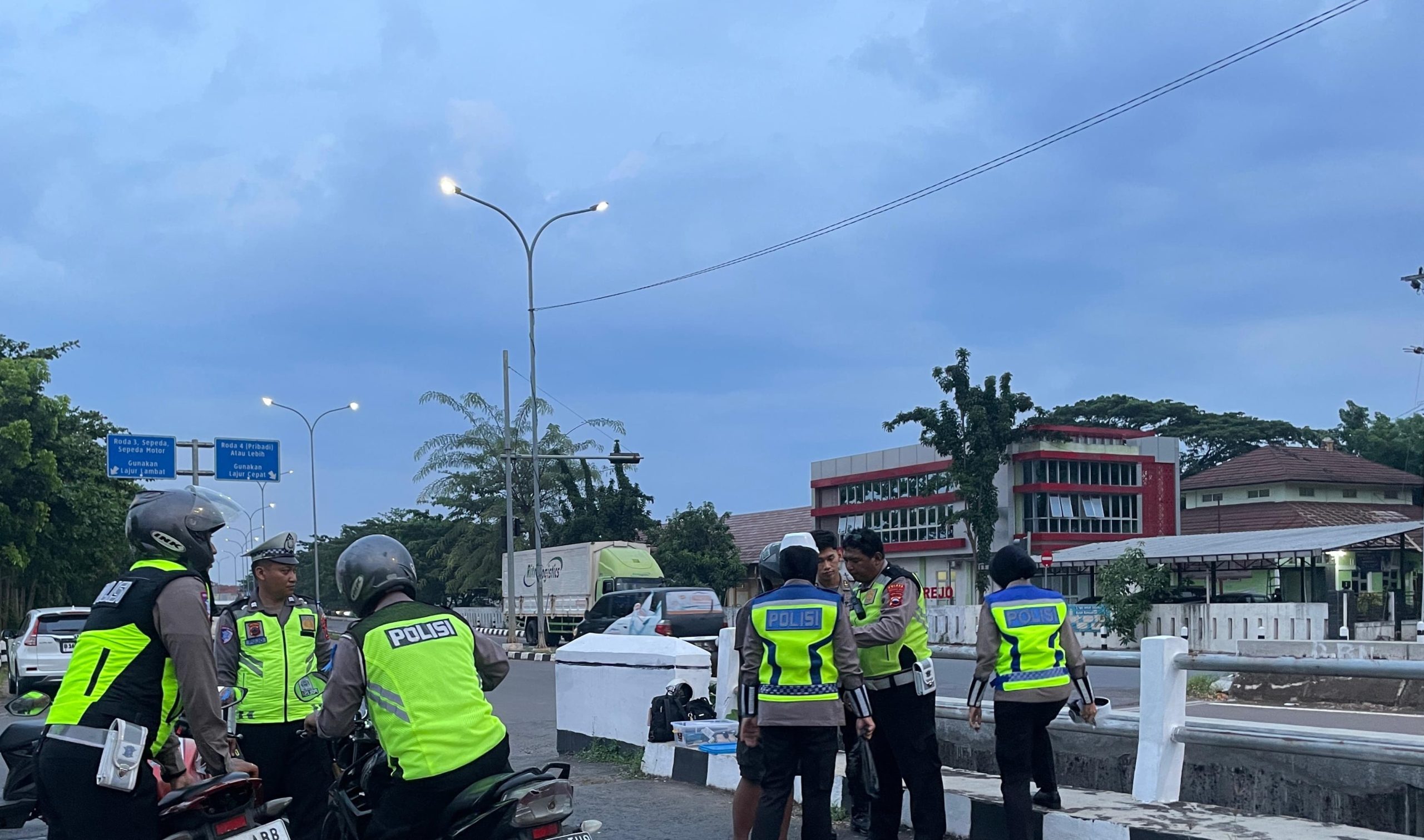 Satlantas Polres Pekalongan Kota Gelar Patroli Preventif Redam Balap Liar dan Knalpot Brong 8 IMG 20251128 WA0023 scaled