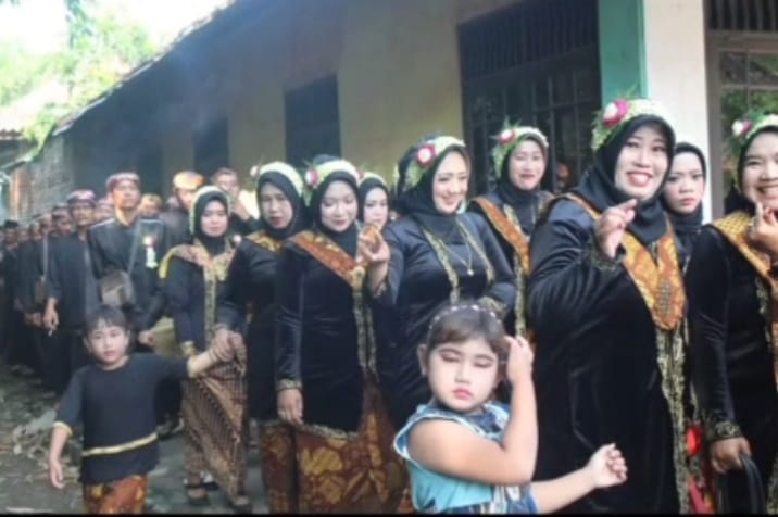 Desa Keraton, Kecamatan Suranenggala .Gelar Acara Ngunjung dan Sedekah Bumi Untuk Melestarikan Adat Budaya. 8 IMG 20251130 WA0131