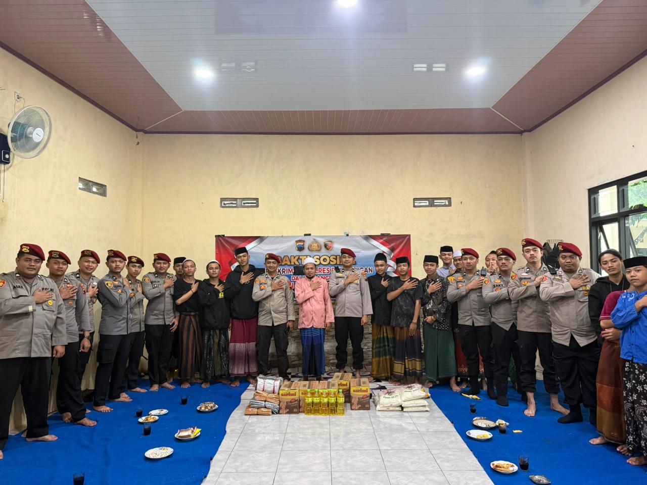 Dirgahayu ke - 78 Reserse Polri . Satreskrim Polres Pekalongan Berbagi Kasih Gelar bakti sosial di Pondok Pesantren Darul Musthofa Kebonagung Kajen, 9 IMG 20251207 WA0007