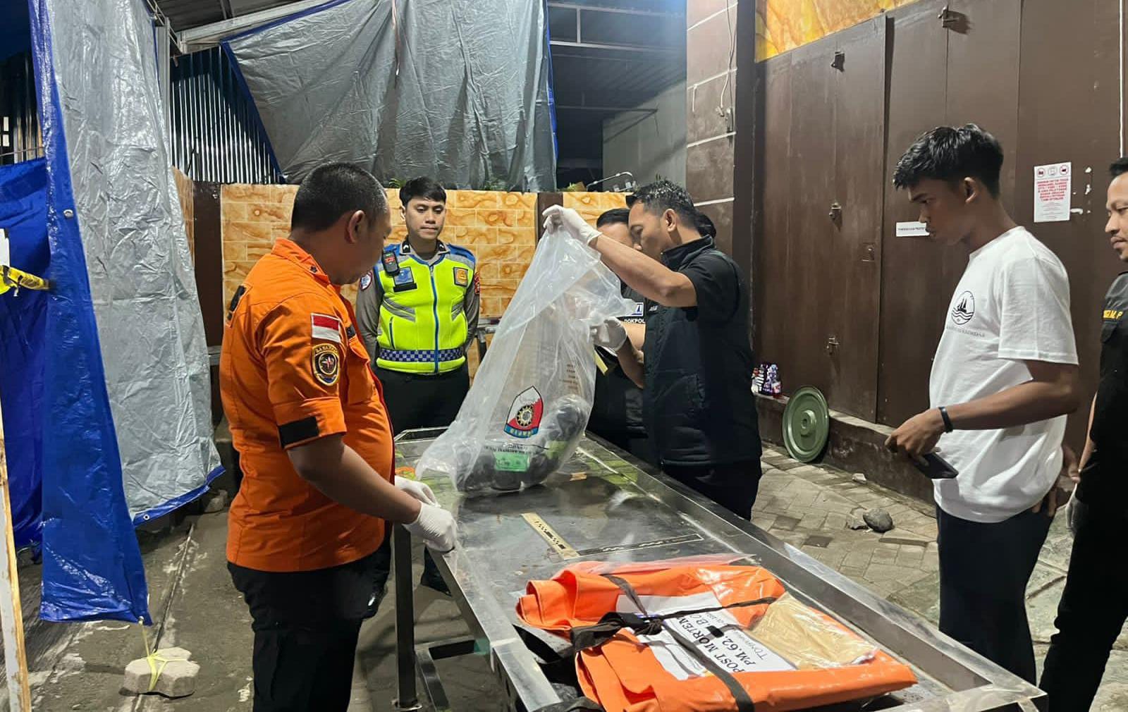 Tujuh Kantong Jenazah Korban Pesawat ATR 42-500 Diserahkan ke Biddokkes Polda Sulsel 9 IMG 20260124 WA0007