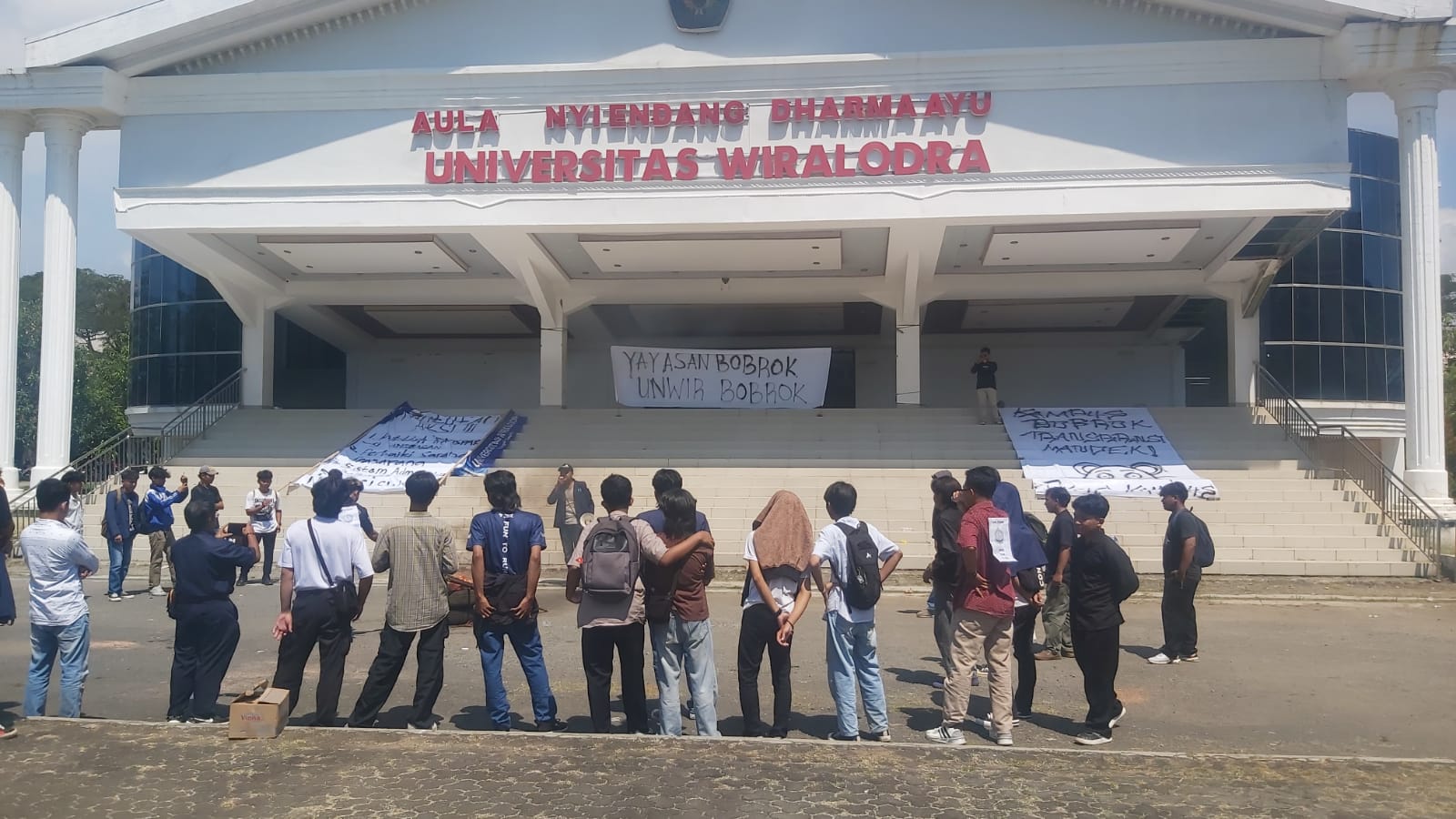 Majelis Permusyawaratan Mahasiswa (MPM) Unwir Indramayu Adakan Demo Dalam Kampus Depan Aula Nyi Endang Dharma Ayu Tuntut Transparansi Dana KIP 9 IMG 20260519 WA0033
