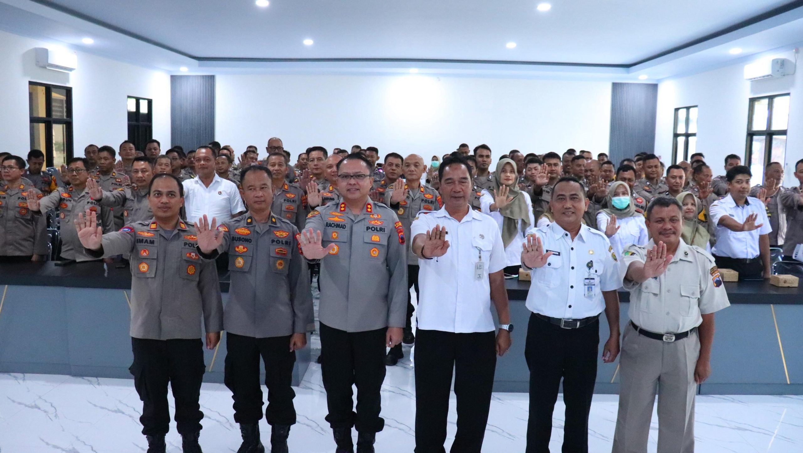Kapolres Pekalongan Kerahkan Bhabinkamtibmas Bantu Skrining dan Tracing TB Paru 9 IMG 20260603 WA0049 scaled