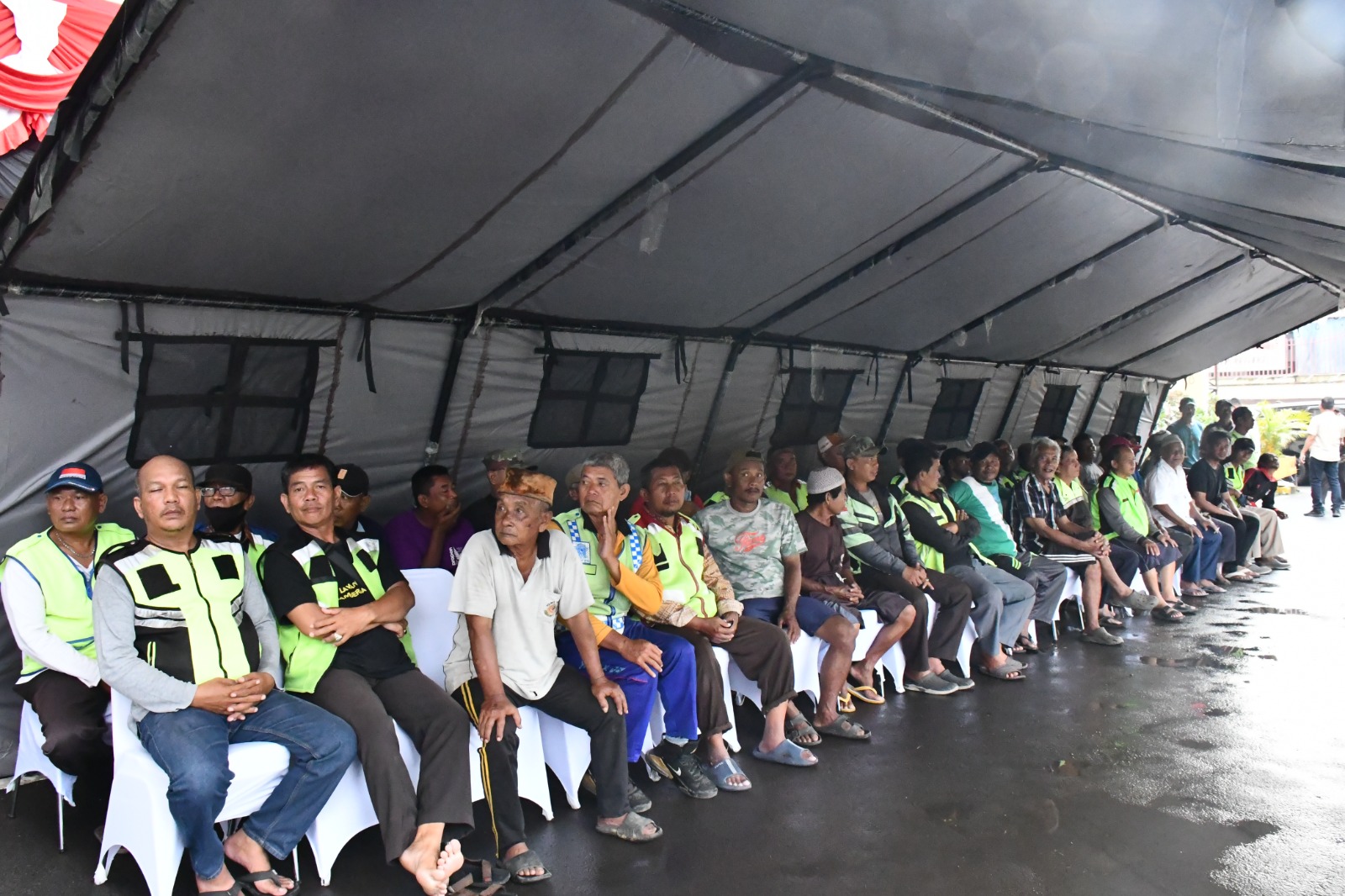 Polresta Cirebon Salurkan 600 Paket Sembako dalam Bhakti Sosial Hari Bhayangkara ke-80 9 IMG 20260626 WA0001