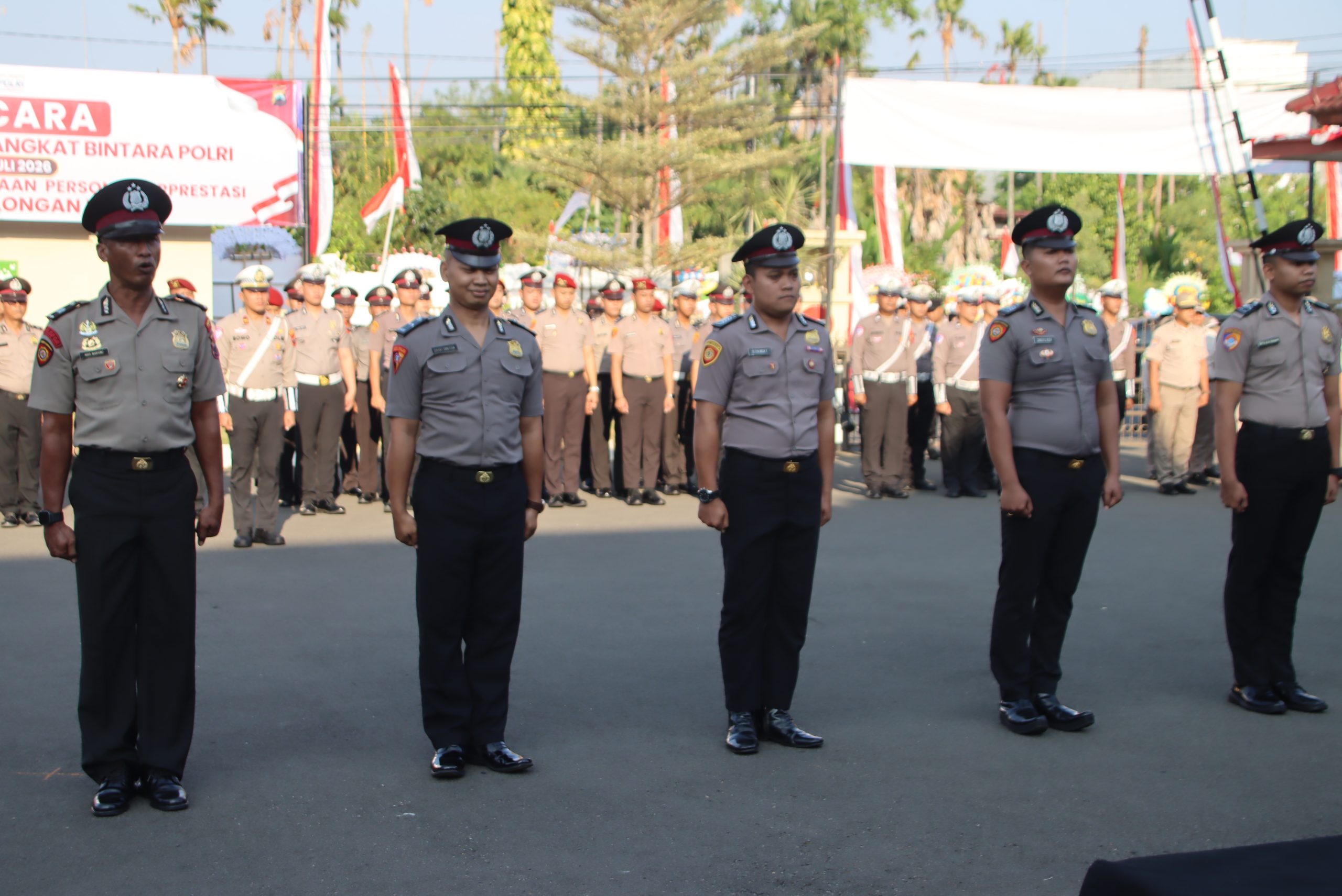 Kapolres Pekalongan Kota Pimpin Upacara Kenaikan Pangkat dan Pemberian Penghargaan Personel Berprestasi 9 IMG 20260701 WA0008 1 scaled