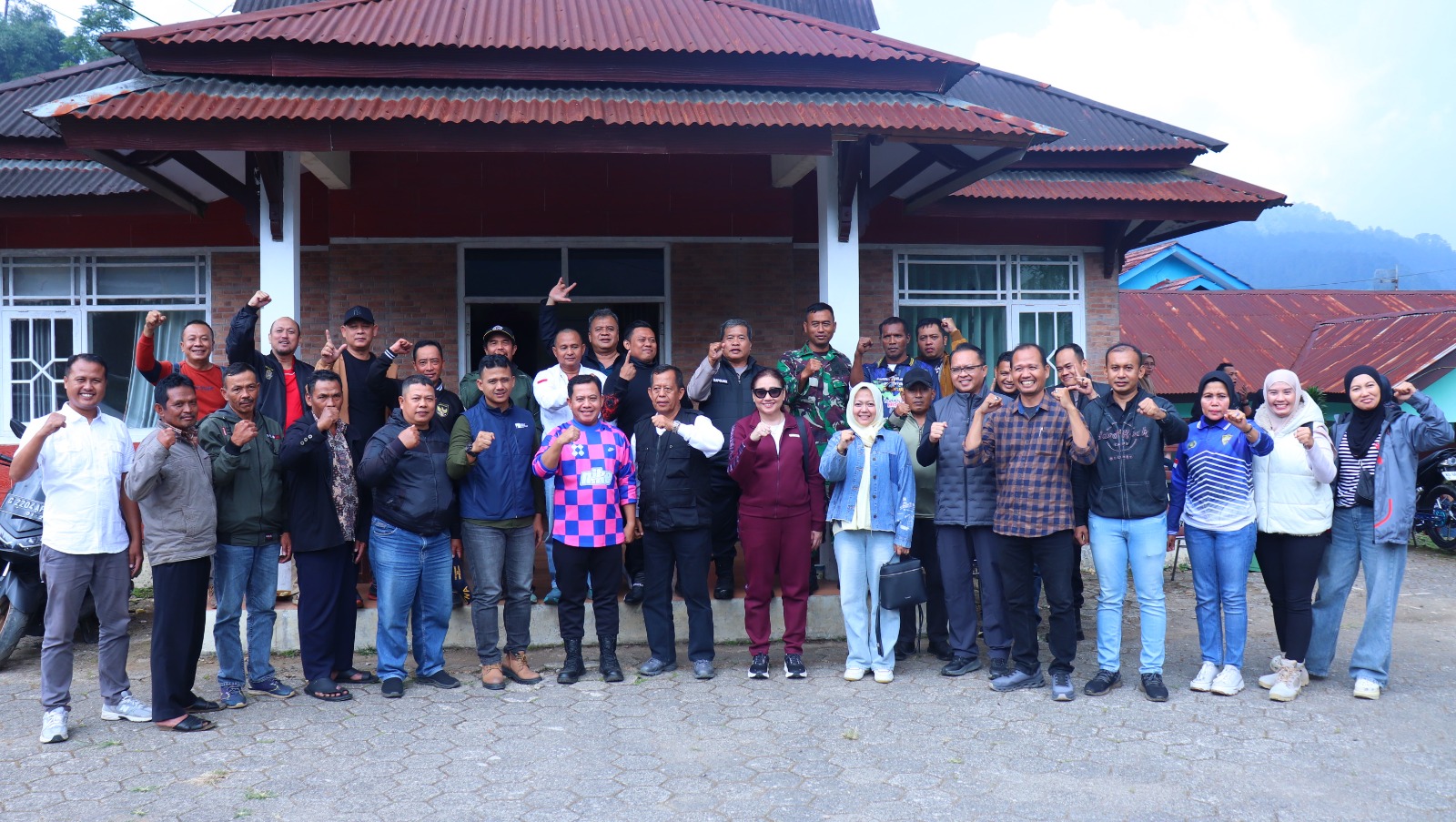 Kapolres Pekalongan dan Forkopimda Gelar Safari Kamtibmas Bermotor di Petungkriyono, Perkuat Sinergi hingga Tingkat Desa 9 IMG 20260719 WA0001
