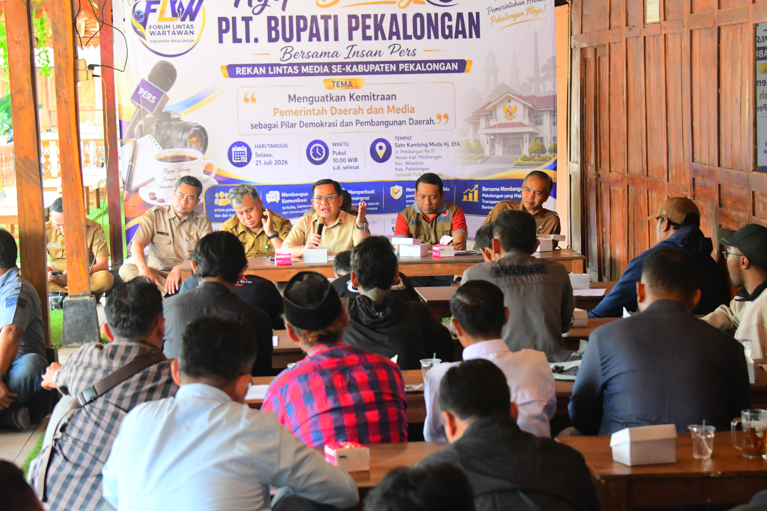 Plt. Bupati Pekalongan Tegaskan Pemerintah Tak Antikritik, Ajak Insan Pers Perangi Hoaks dan Perkuat Keterbukaan Informasi 9 IMG 20260721 WA0027