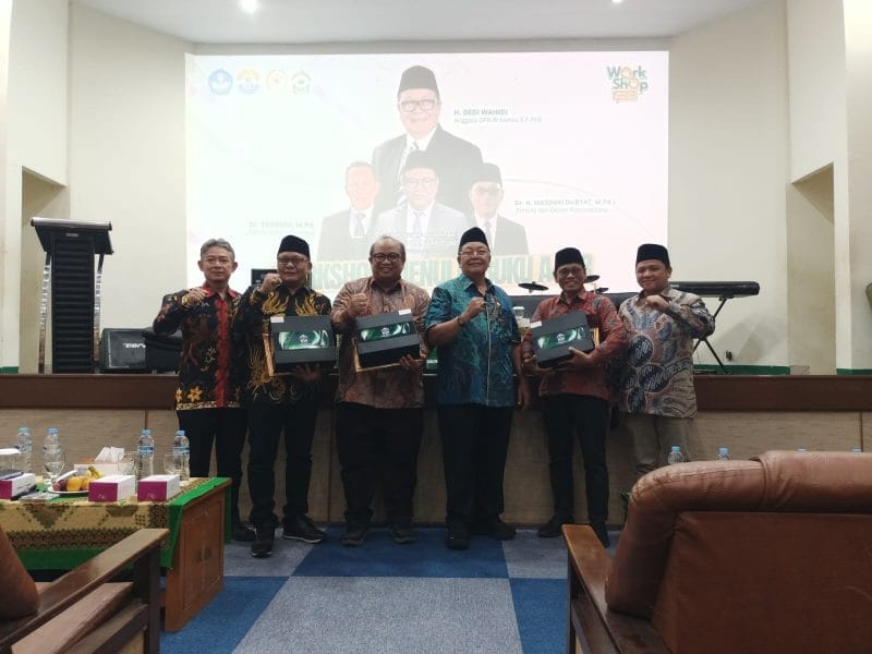 H. Dedi Wahidi Anggota DPR RI Berkolaborasi Dengan KEMENDIKTISAINTEK Gelar Workshop Menulis Buku Ajar Bagi Guru Dan Dosen* 9 IMG 20260808 WA00391