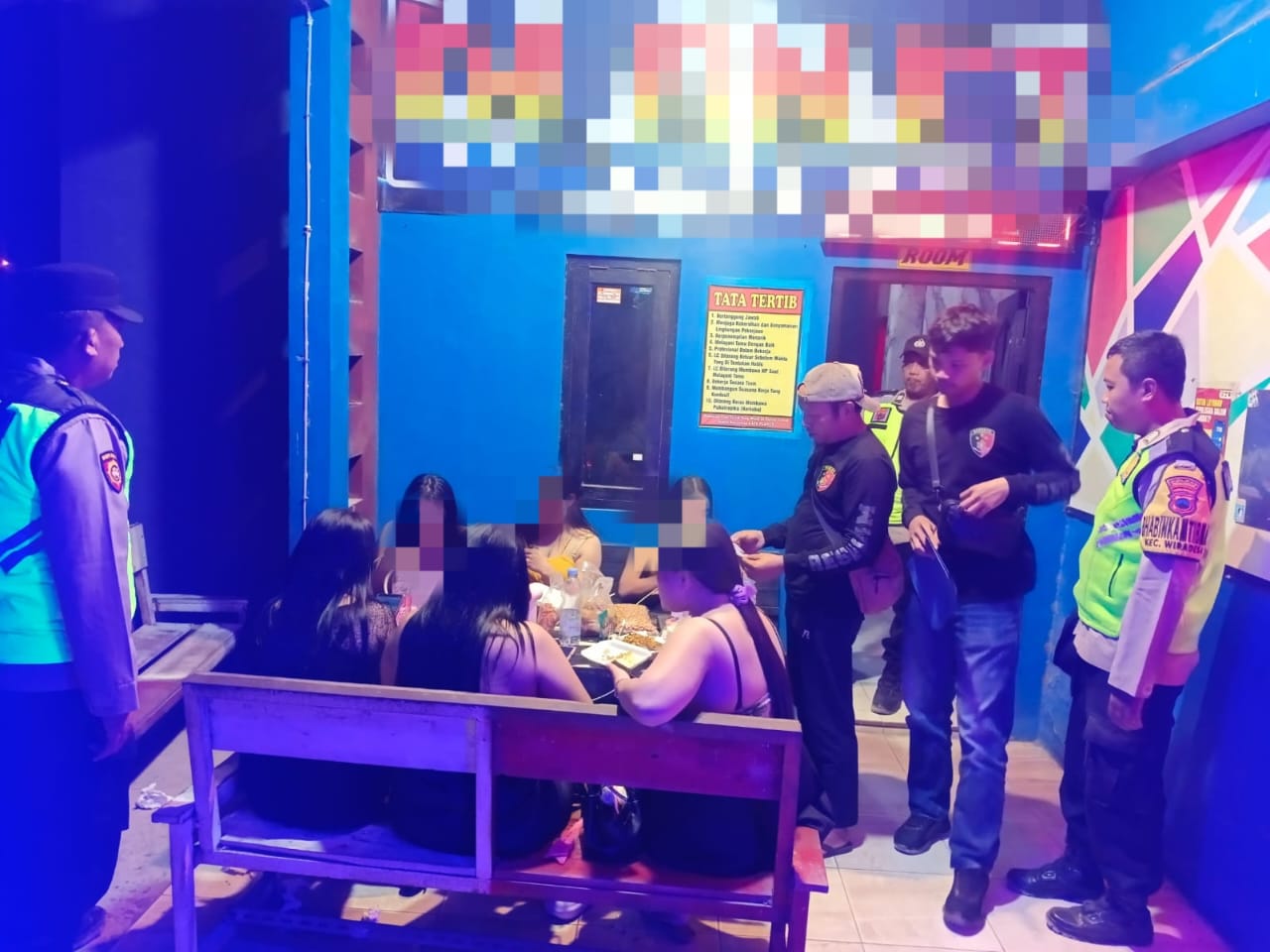 Tindak Lanjuti Video Viral, Polsek Wiradesa Razia Cafe, Enam Botol Miras Diamankan 9 IMG 20260809 WA0002