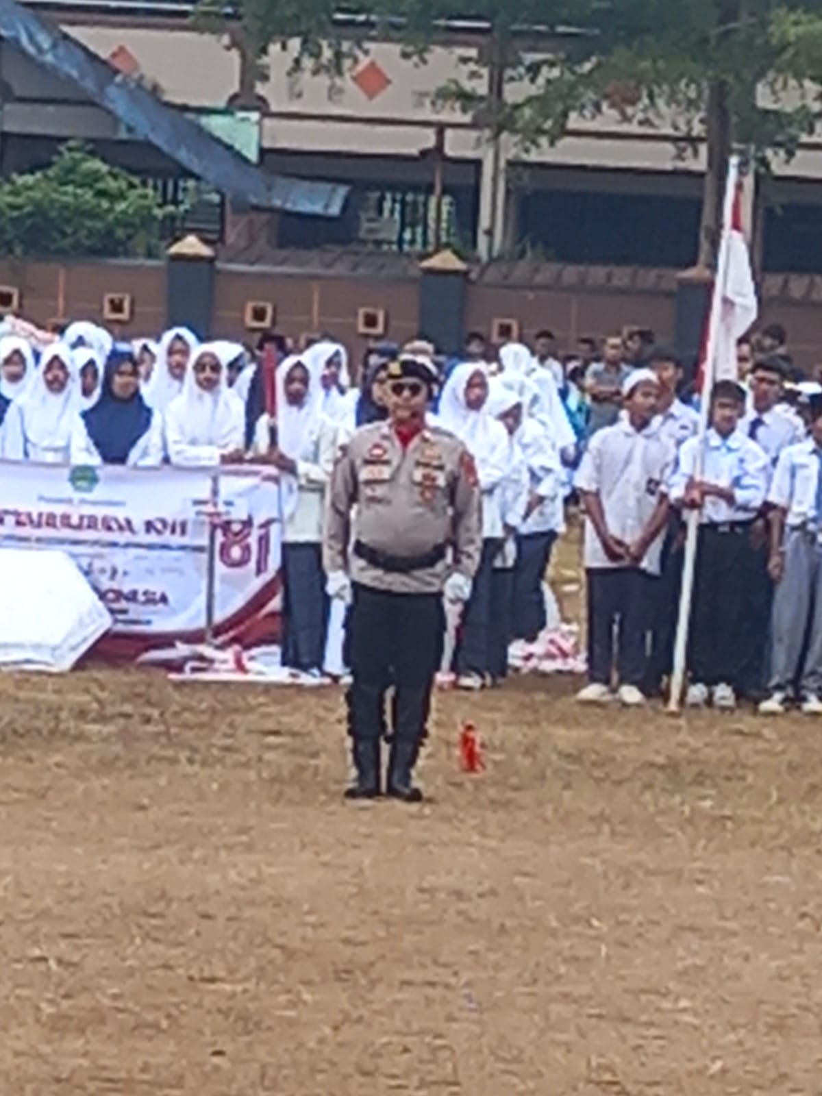 Kepala Desa Buniseuri, H.Ateng Rusmana (Inspektur Upacara) dan Babinkamtibmas Aiptu Rusmayadi (Komandan Upacara). 9 IMG 20260817 WA0034