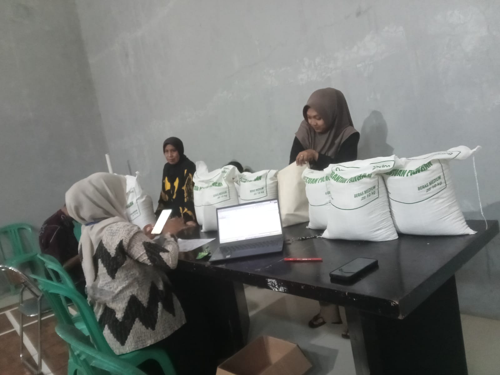Pembagian Bansos di Desa Jayapura Kecamatan Cigalontang Tasikmalaya Sukses Dilaksanakan. 12 IMG 20260924 WA0042