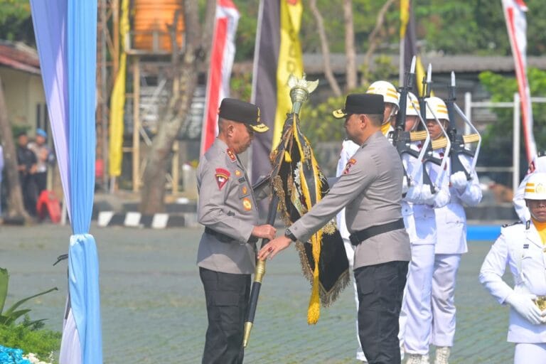 Irjen. Pol. Hengki Resmi Jabat Kapolda Jabar, Gantikan Irjen. Pol. Dr. Pipit Rismanto 8 IMG 20261014 WA00231