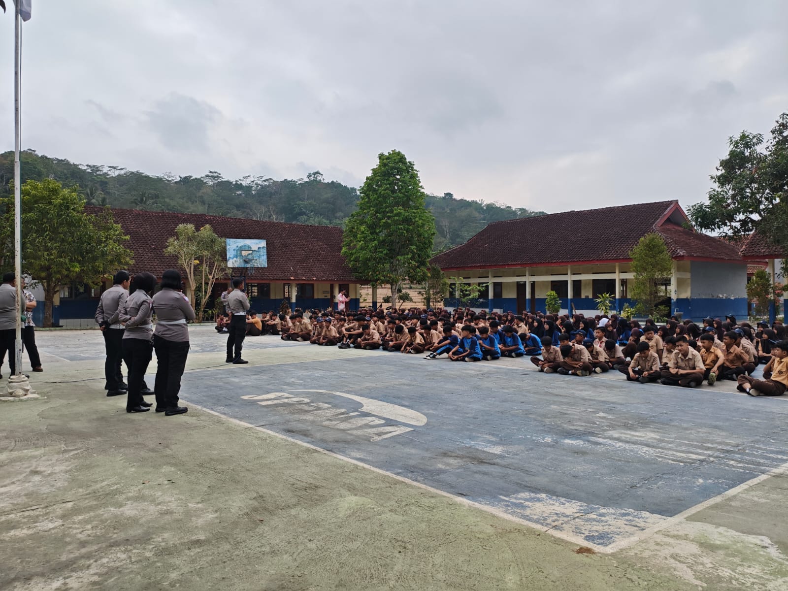 Edukasi Tertib Berlalu Lintas Sejak Dini, Sat Lantas Polres Kuningan Gelar Program Polisi Sahabat Generasi Muda di SMPN 1 Selajambe 13 IMG 20261015 WA0009