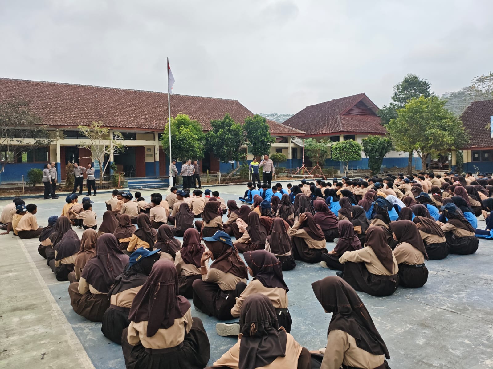 Edukasi Tertib Berlalu Lintas Sejak Dini, Sat Lantas Polres Kuningan Gelar Program Polisi Sahabat Generasi Muda di SMPN 1 Selajambe 11 IMG 20261015 WA0012
