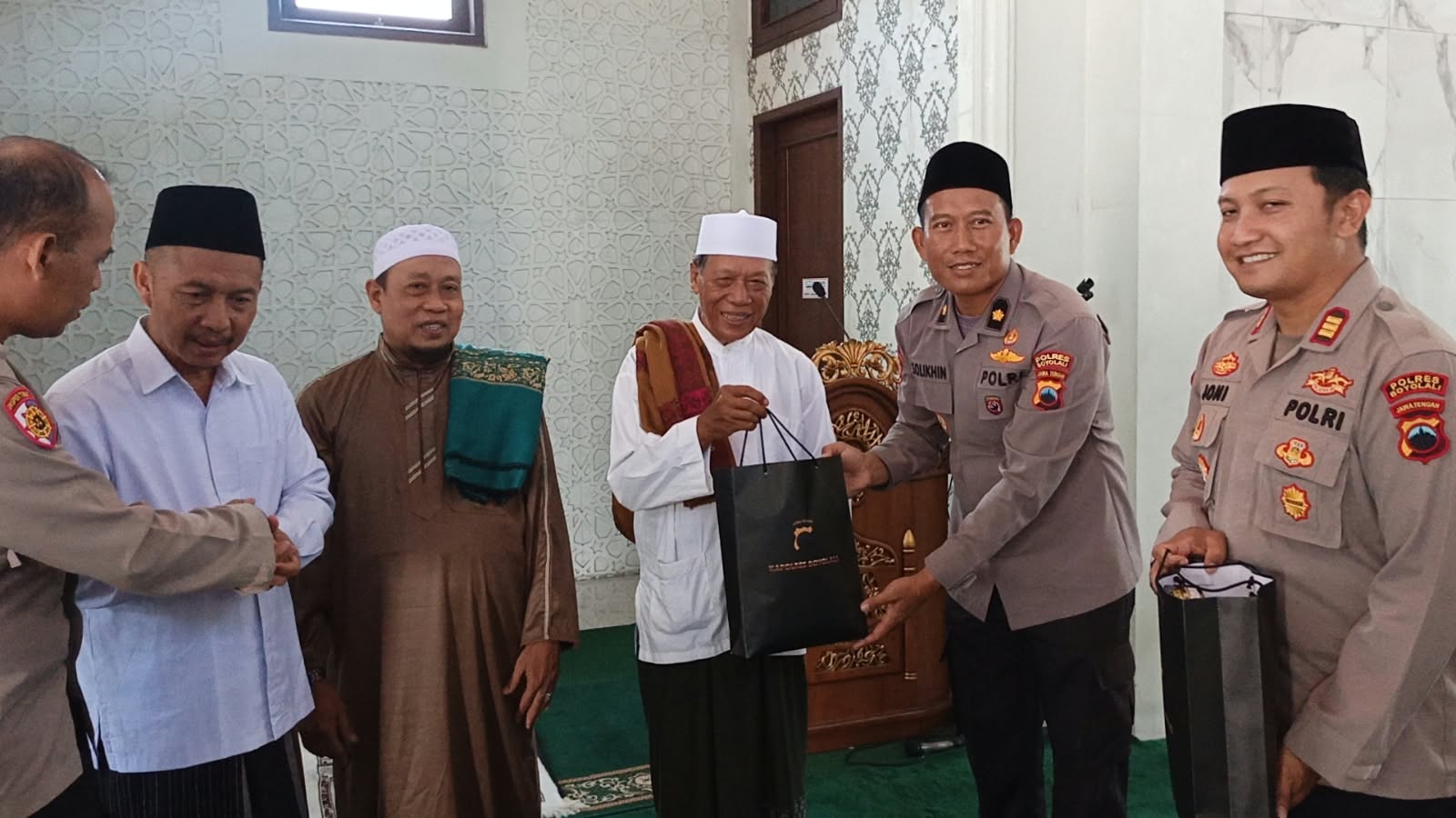 Jumat Keliling Polres Boyolali, Wujud Kedekatan Polri dengan Masyarakat. 9 IMG 20261016 WA0038