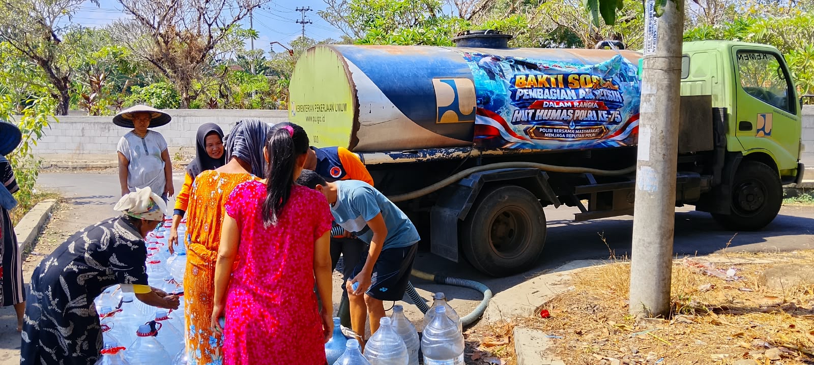 Peringati HUT Ke-75 Humas Polri, Polres Pekalongan Salurkan 10.000 Liter Air Bersih ke Desa Terdampak Kekeringan 8 IMG 20261019 WA0027