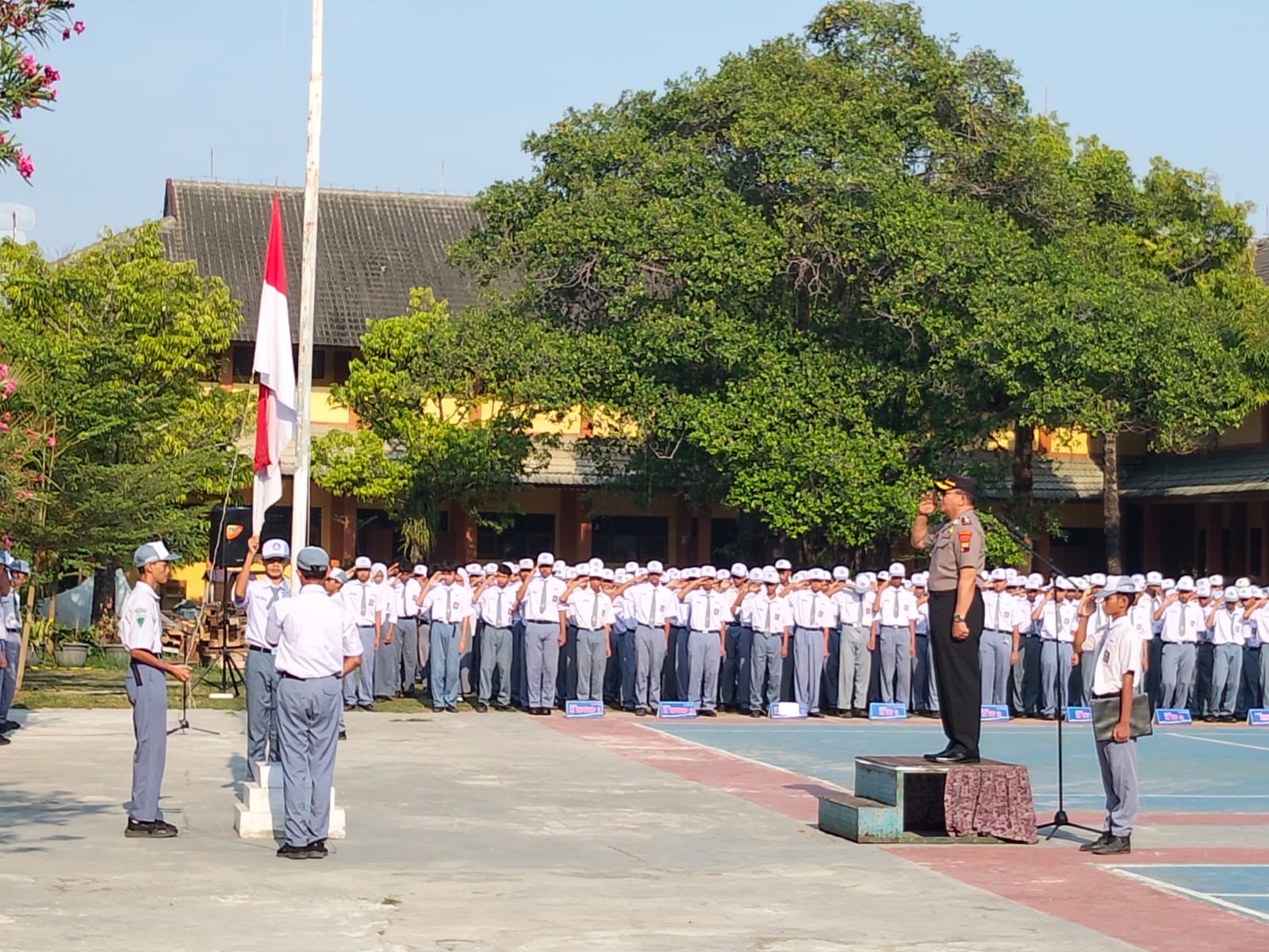 Kapolsek Pekalongan Barat Ajak Pelajar SMK Negeri 3 Pekalongan, Jauhi Narkoba dan Raih Prestasi 8 IMG 20261019 WA0076