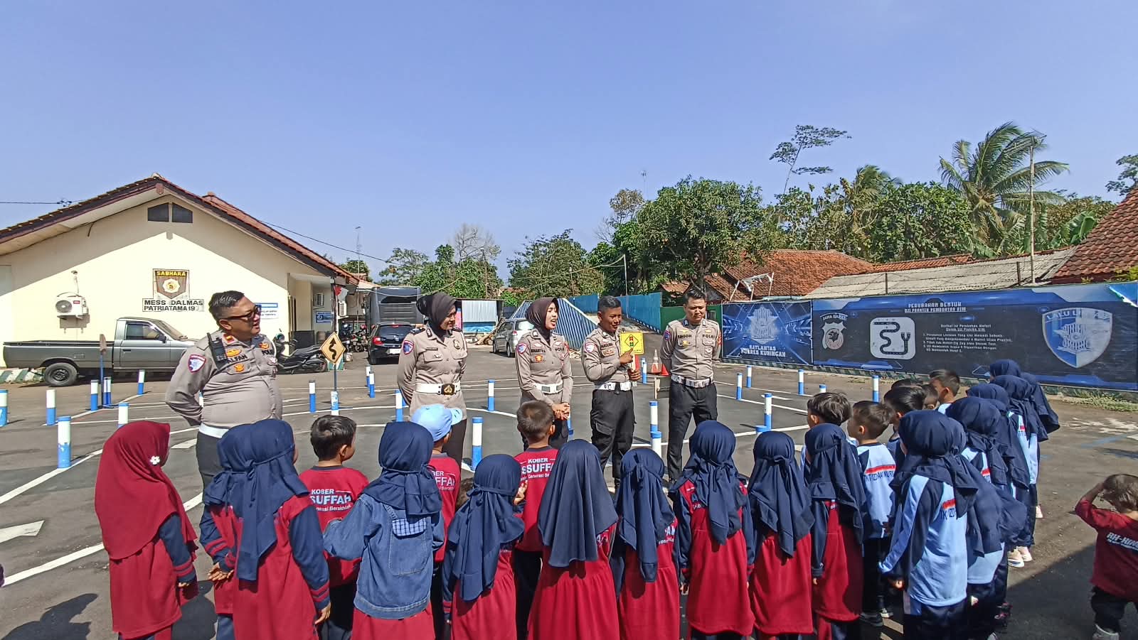 Tanamkan Kedisiplinan Sejak Dini, Sat Lantas Polres Kuningan Sambut Ceria Kunjungan Siswa TKIT dan PAUD 20 IMG 20261020 WA0009 1