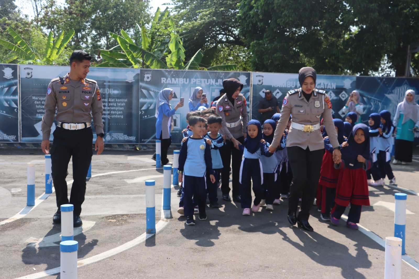 Tanamkan Kedisiplinan Sejak Dini, Sat Lantas Polres Kuningan Sambut Ceria Kunjungan Siswa TKIT dan PAUD 13 IMG 20261020 WA0026