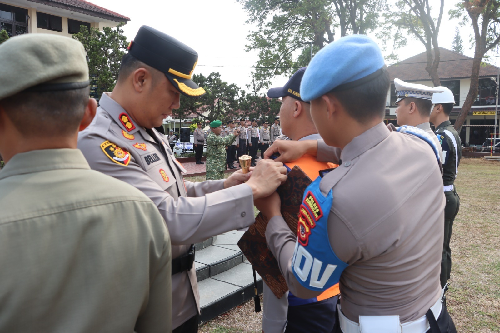 Kapolres Kuningan Pimpin Apel Operasi Patuh Lodaya 2026, Tekankan Keselamatan Berlalu Lintas 13 IMG 20261026 WA0016